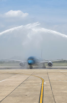Chào đón chiếc máy bay thứ 100 gia nhập đội bay của Vietnam Airlines