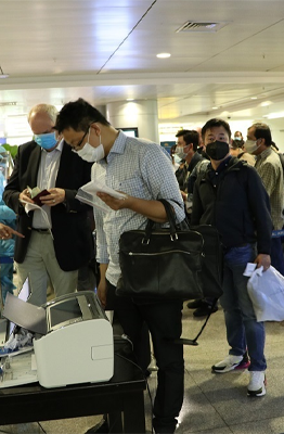 Tăng cường giám sát hành khách đeo khẩu trang tại khu vực nhà ga hành khách các Cảng hàng không Tăng cường giám sát hành khách đeo khẩu trang tại khu vực nhà ga hành khách các Cảng hàng không