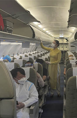 Chuyến bay thương mại đầu tiên của VNA từ TP.HCM đến Đà Nẵng sau khi mở lại đường bay