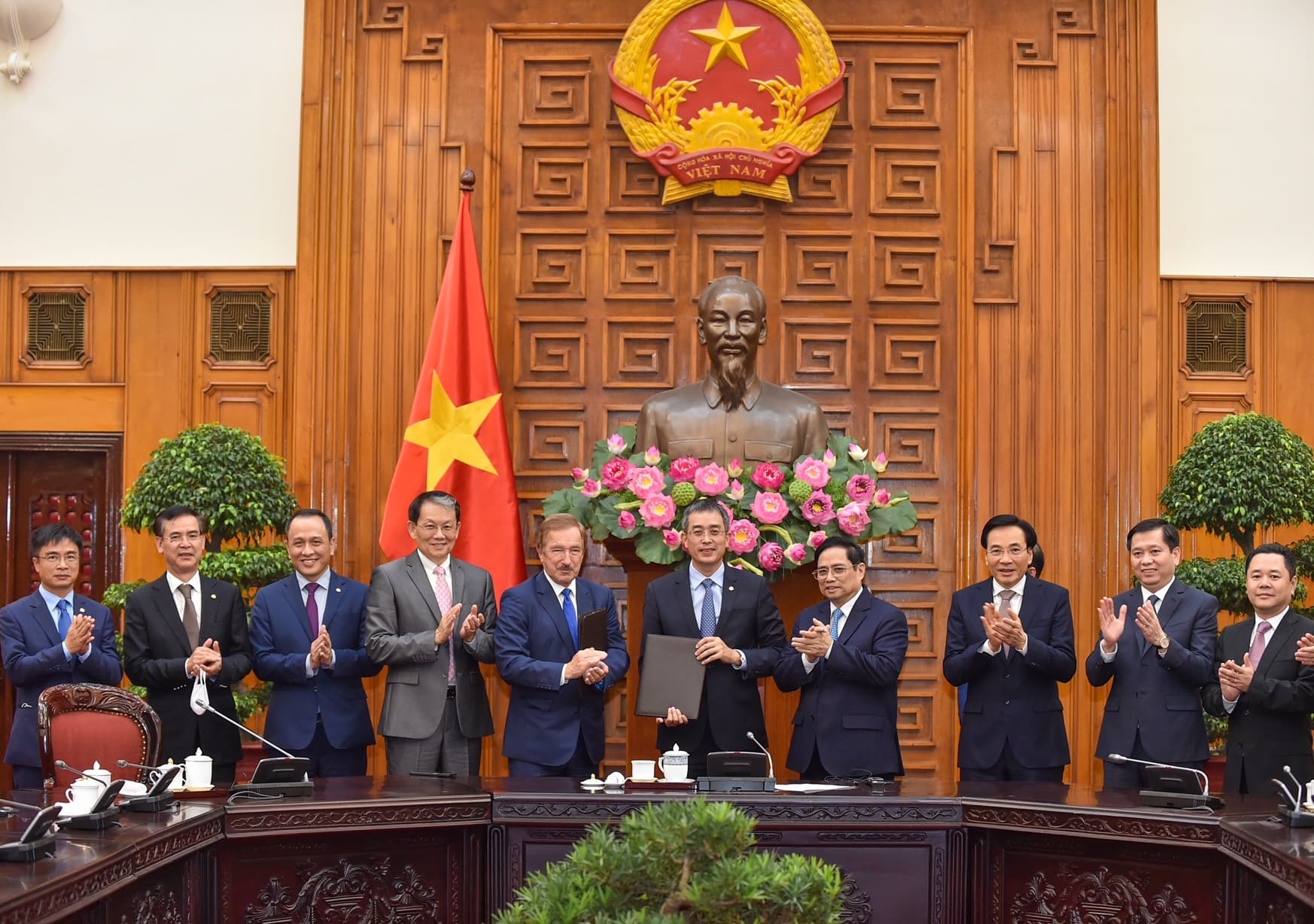 Thủ tướng chứng kiến Vietnam Airlines trao thỏa thuận với ALC - Ảnh: VNA