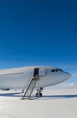 Máy bay 190 tấn lần đầu tiên đáp xuống mặt băng Nam Cực