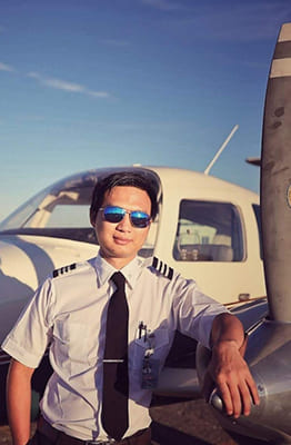 Chàng trai Việt cất bằng thạc sỹ ở Nga để theo đuổi giấc mơ phi công
