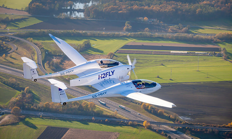 Máy bay 4 chỗ HY4 được sử dụng làm phương tiện thử nghiệm để phát triển các hệ thống đẩy hydro của H2FLY. Ảnh: H2FLY