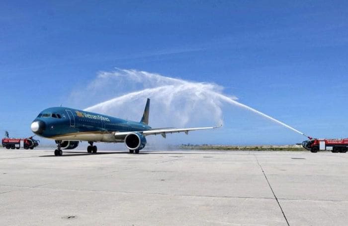 Vietnam Airlines khai trương đường bay Nha Trang - Singapore.