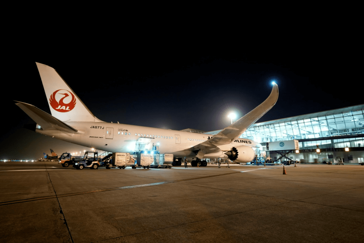 Máy bay Boeing 787-900 JAL tại cảng hàng không quốc tế Nội Bài. Ảnh: Japan Airlines