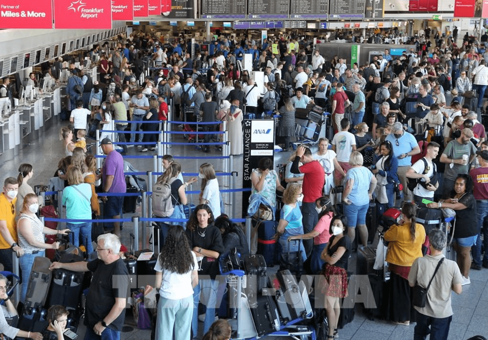 Hành khách mắc kẹt tại sân bay