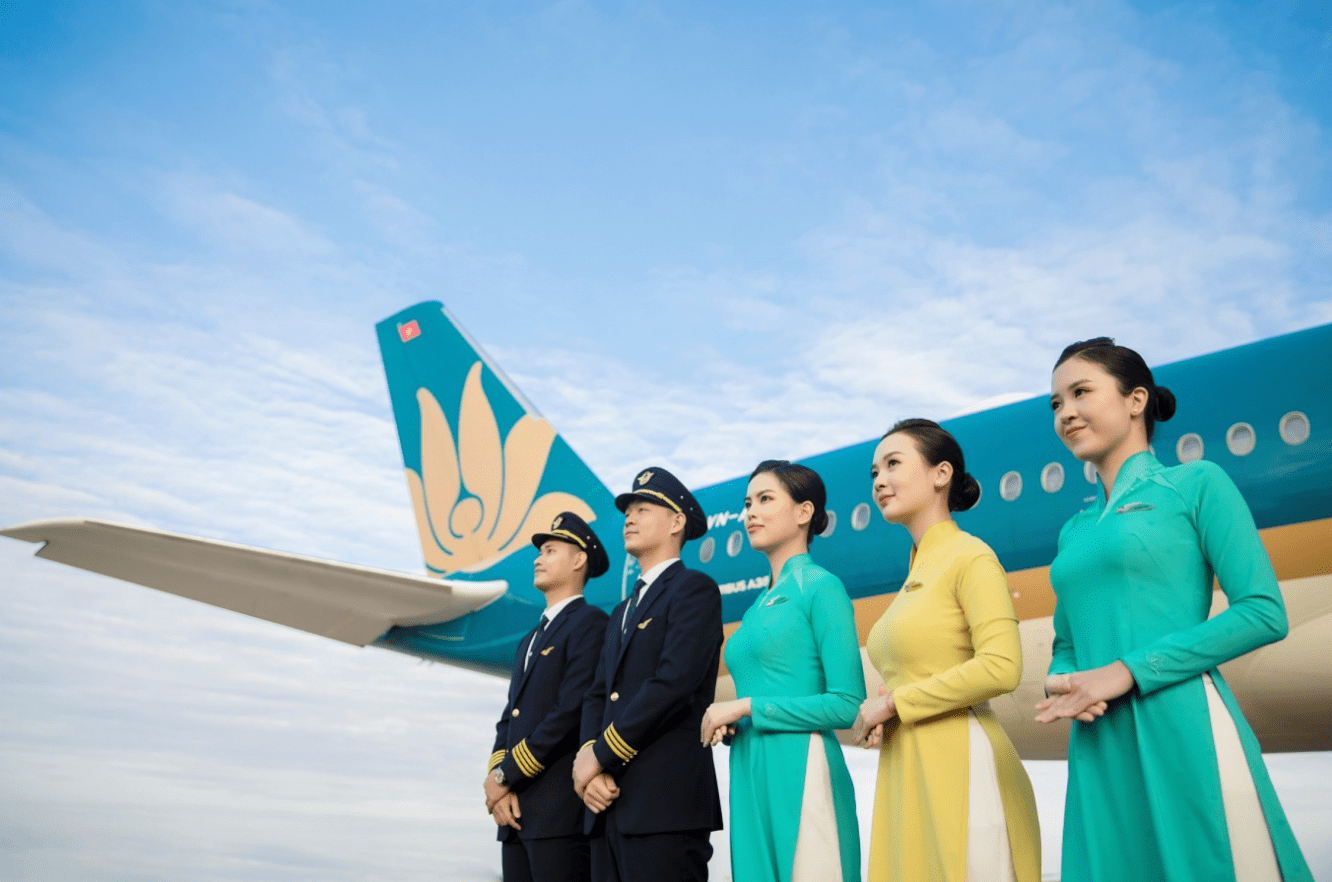 Phi hành đoàn và các tiếp viên Hãng hàng không Quốc gia Việt Nam. Ảnh: Vietnam Airlines