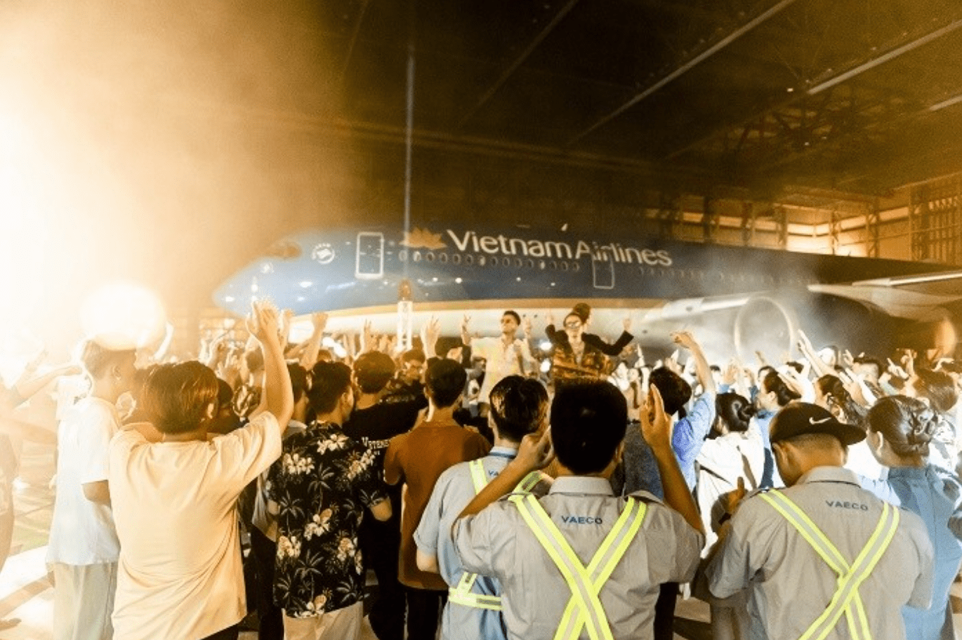 MV “Nhanh lên nhé” là sản phẩm kết hợp giữa Vietnam Airlines và các nghệ sĩ SpaceSpeaker