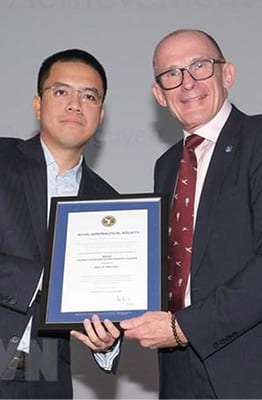 Nhà khoa học Việt đầu tiên nhận giải Hiệp hội Hàng không Hoàng gia Anh