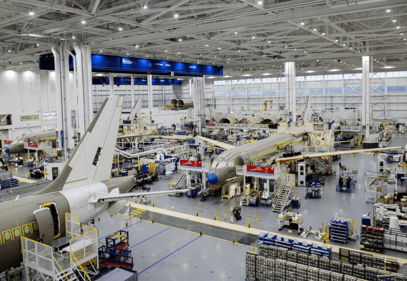 Bên trong nhà máy của Airbus tại Quebec, Canada. Ảnh: Bloomberg