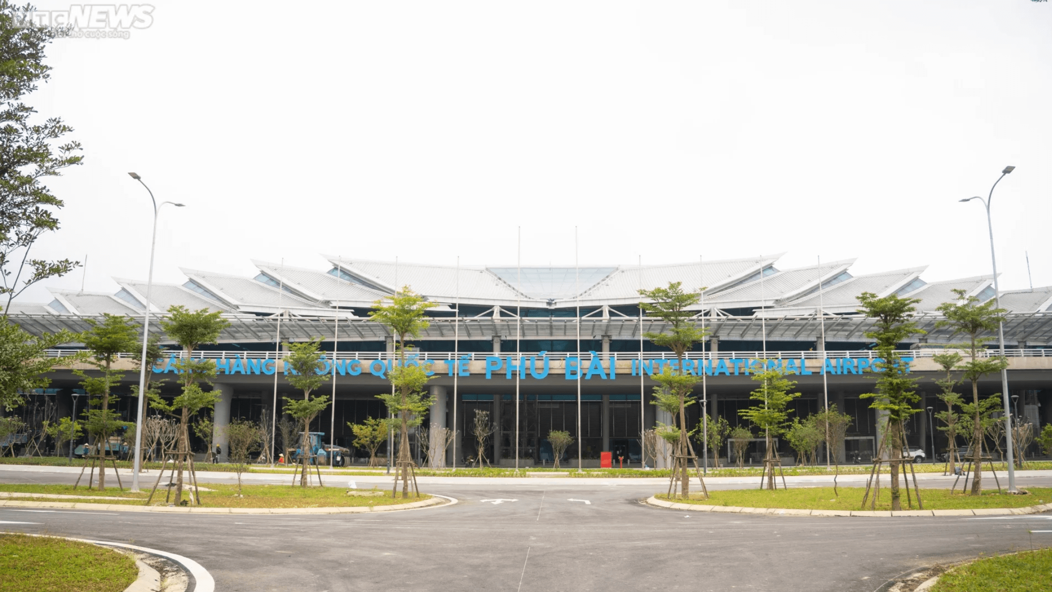 Nhà ga T2 Cảng Hàng không Quốc tế Phú Bài được khởi công tháng 12/2019, do Tổng công ty Cảng hàng không Việt Nam (ACV) làm chủ đầu tư.