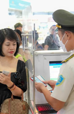 Sân bay Nội Bài khuyến cáo khách nên mang thêm bản gốc giấy tờ để làm thủ tục lên máy bay