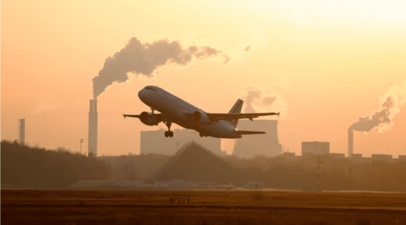 Ngành hàng không nỗ lực giảm khí thải carbon thêm 5% vào năm 2030. (Ảnh: Financial Times)